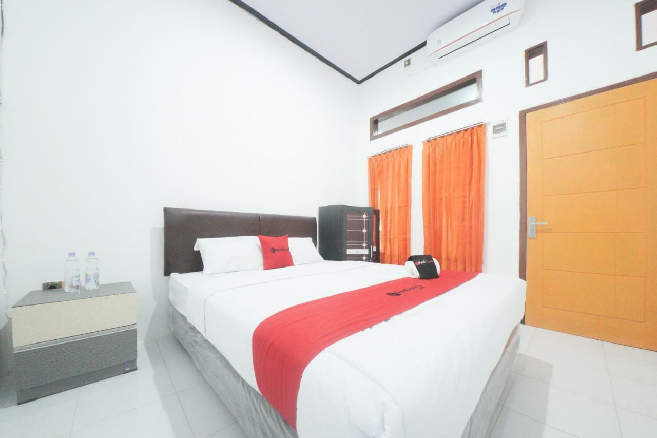 Reddoorz Syariah Near Mall Roxy Banyuwangi 2 Extérieur photo