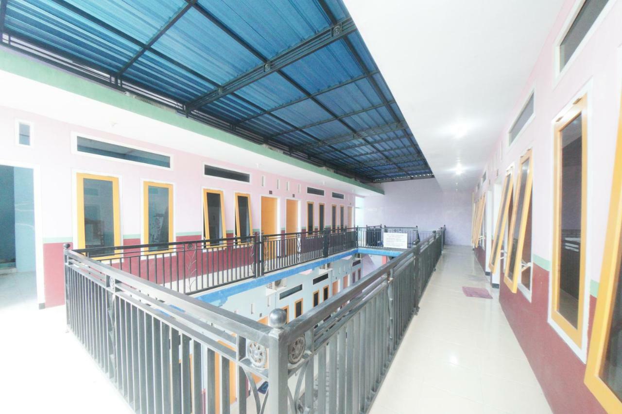 Reddoorz Syariah Near Mall Roxy Banyuwangi 2 Extérieur photo