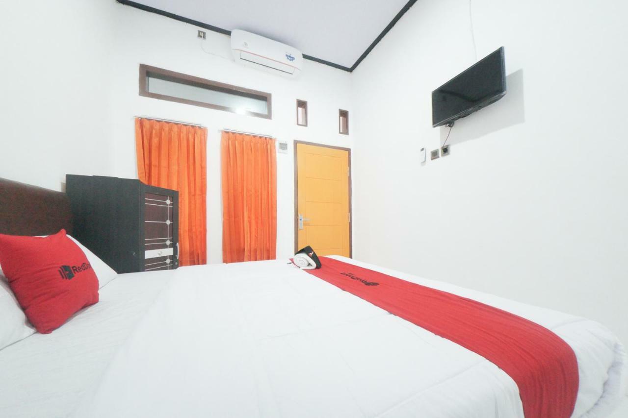 Reddoorz Syariah Near Mall Roxy Banyuwangi 2 Extérieur photo