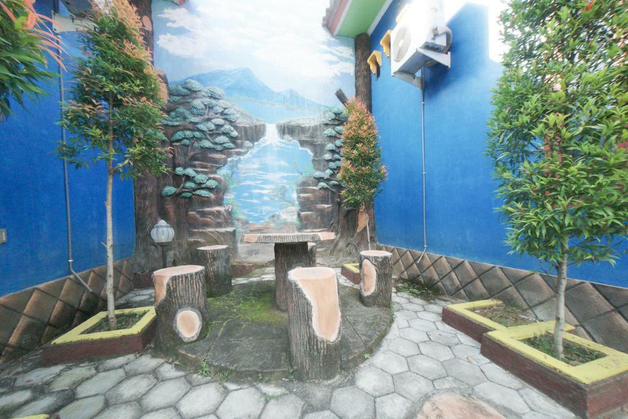Reddoorz Syariah Near Mall Roxy Banyuwangi 2 Extérieur photo